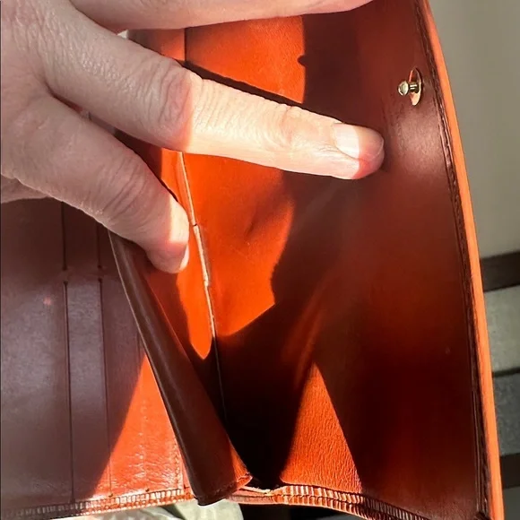 Louis Vuitton brown Epi Sarah wallet nice used condition. - Picture 10 of 12